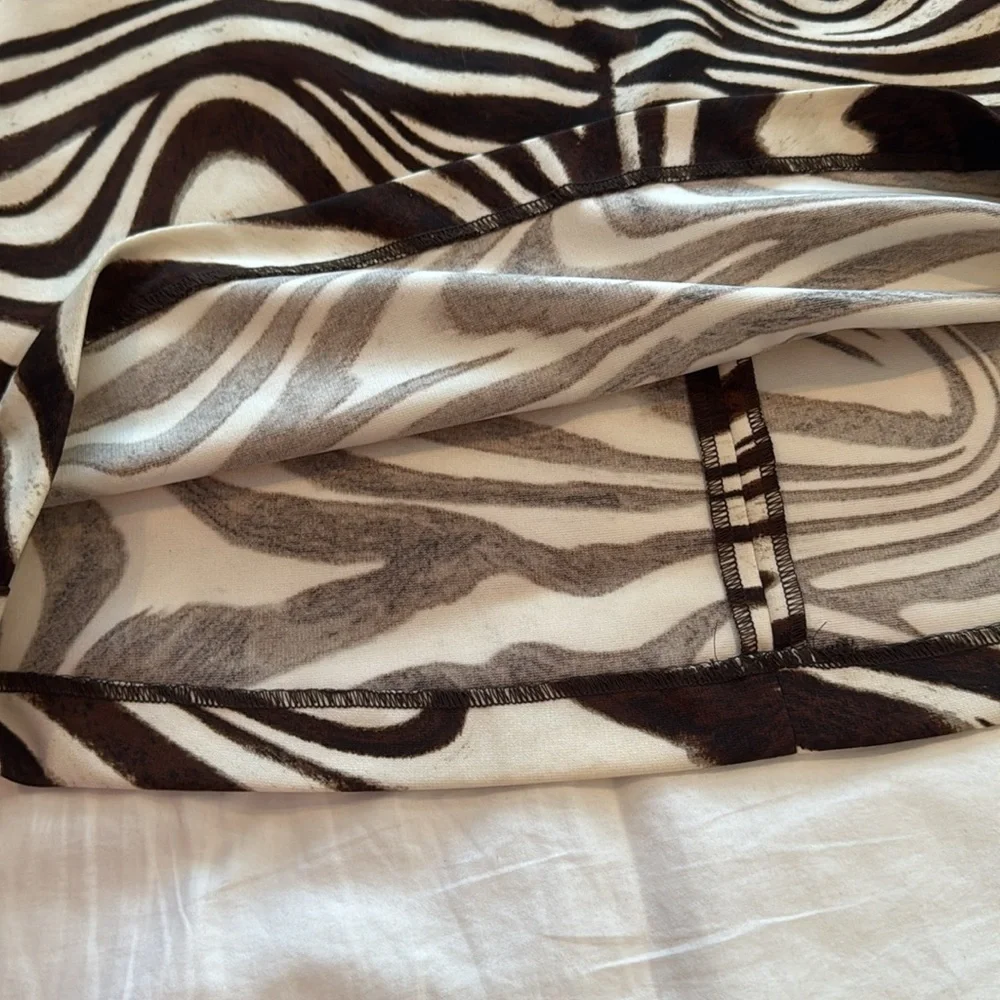 Michael Kors 🔥sale🔥brown and cream and black animal print skirt